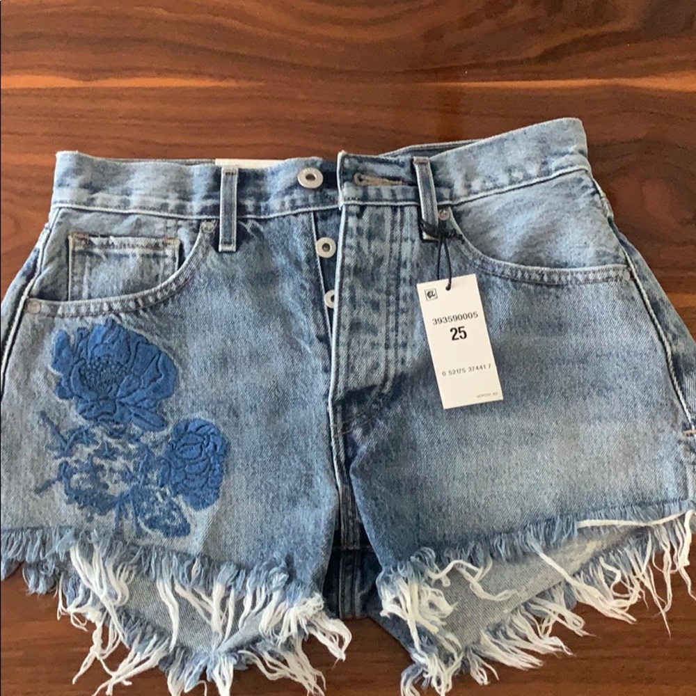 Brand new levi high rise shorts!!